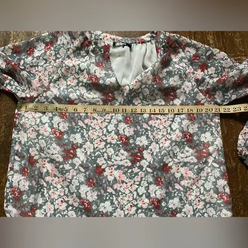 BTFBM Floral Women's Top Size LG Gray & Pink Red