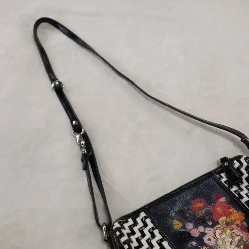 Sharif 1827 Black & White Woven Patent Leather Floral Painted Shoulder Bag