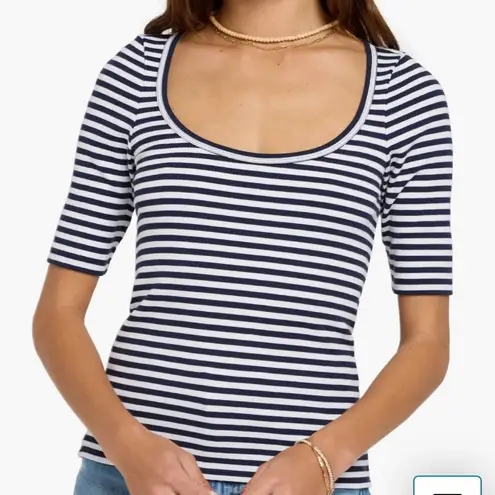 Faherty Freestyle Rib T-Shirt in Navy
Desi Stripe Scoop Neck 3/4 Sleeve Top XS