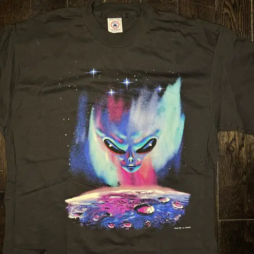 Delta NWOT Vintage Wild Side Alien Crater Universe Black Crewneck Short Sleeve T-shirt Sz Large