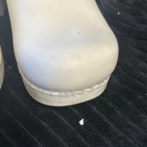 Dansko Women’s White Nursing Clogs 7.5 Women’s, 38EU Good Used Condition