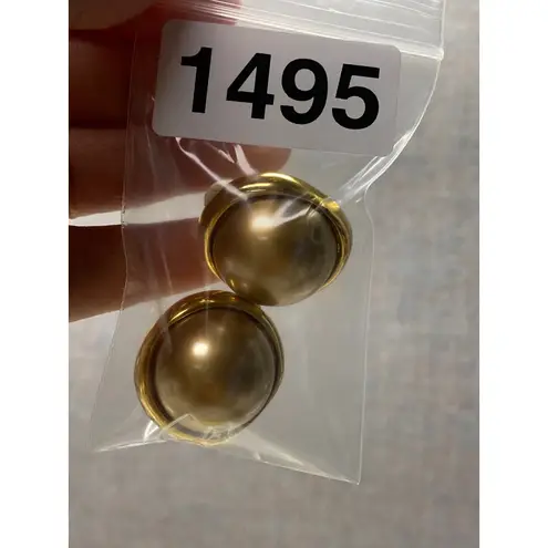 Vintage Classic Gold Tone Faux Pearl Button Clip On Earrings Style