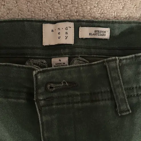 A New Day Green skinny cargo pants size 4