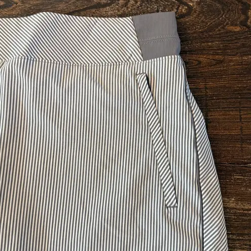Athleta  Brooklyn Textured 16” Skirt Skort Gray White Stripe Women’s Size 12 Golf