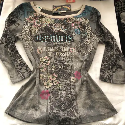 NWT Vanilla Sugar Edgy grunge 2000s Y2K grunge top with a floral, skull, angel, and rose design Measurement in pics Multi Size M