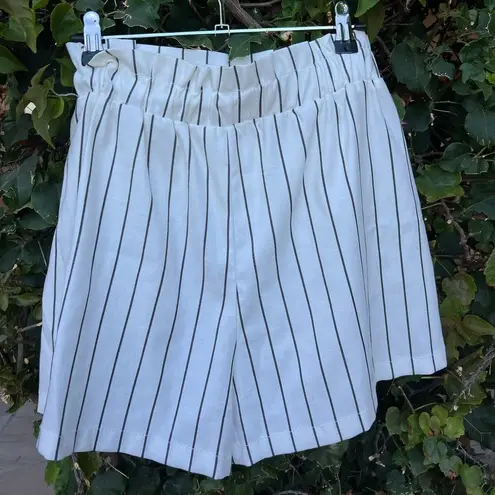 Bershka Pinstripes White and Black Striped Shorts with Tie
