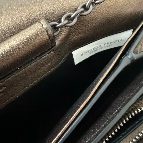 Bottega Veneta wallet on chain