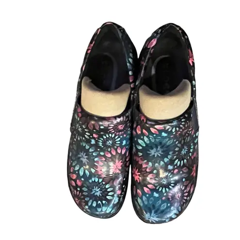 Klogs Naples Women’s Clogs 7.5M Floral Leather Slip Resistant Comfort Used Size 7.5