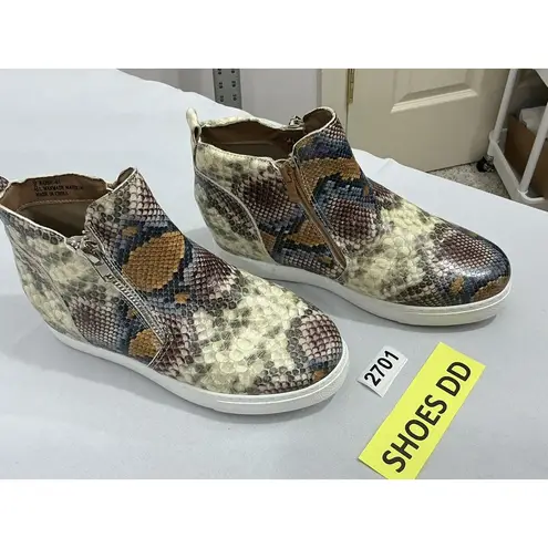 Womans Rouge Rose Snake Print Size 9 Hidden Wedge Sneaker Booties