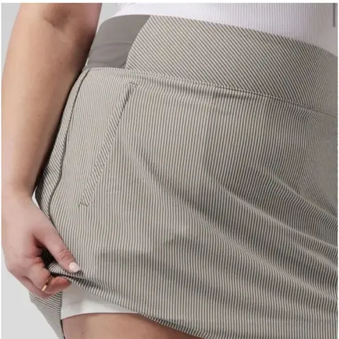Athleta  Brooklyn Gray Textured 16" Skort Shorts Skirt W-576 Sz 2