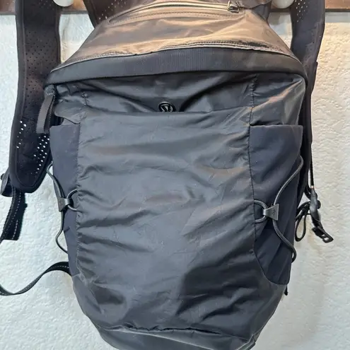 Lululemon  Black Run All Day Back Pack Womens Nylon Medium Size Pack