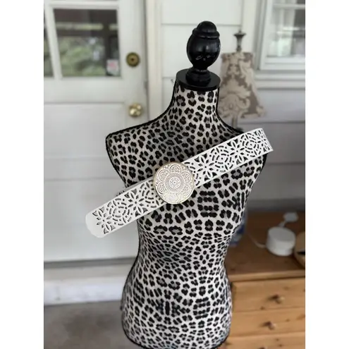 Coldwater Creek White Leather BELT Large Gold Tone Buckle X1 / XL Scroll 48”