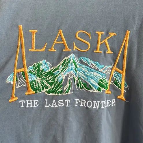 SheIn Alaska Embroidered The Last Frontier Scenic Graphic Crew Neck Sweatshirt Medium