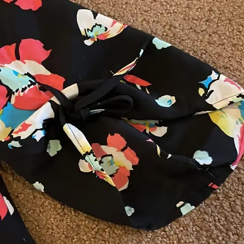 Yumi Kim Women’s Black Floral 3/4 Button Blouse