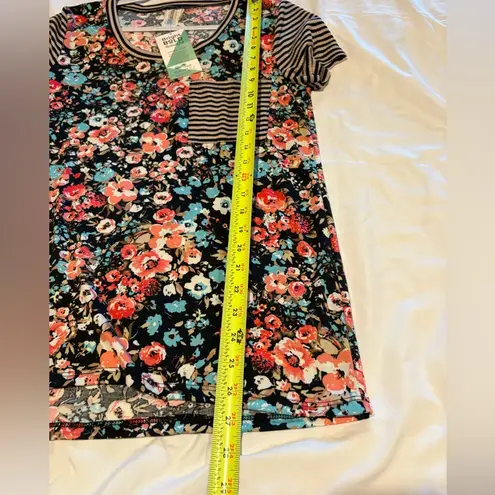 Honey & Lace short sleeve top mixed floral and striped print NWT Sz M Black Size M
