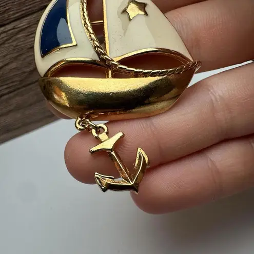 Avon Sailboat Boat Ship Nautical Brooch Pin Enamel & Gold Tone Signed