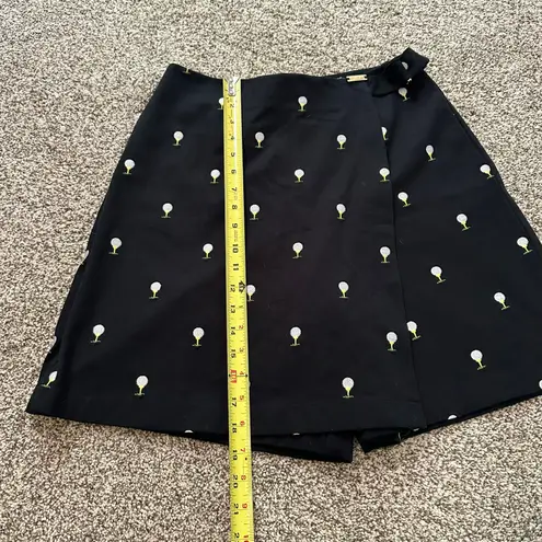 St. John Sport black golf pattern mid-length skort size 6