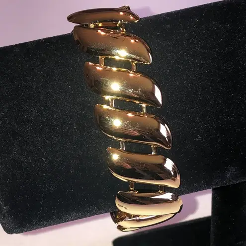 Elegant Gold Tone Chunky Retro Classic Bracelet