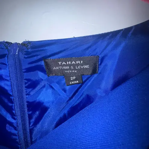 Tahari women’s shortsleeved knee length Fitted dress womens 2 Petite royal blue