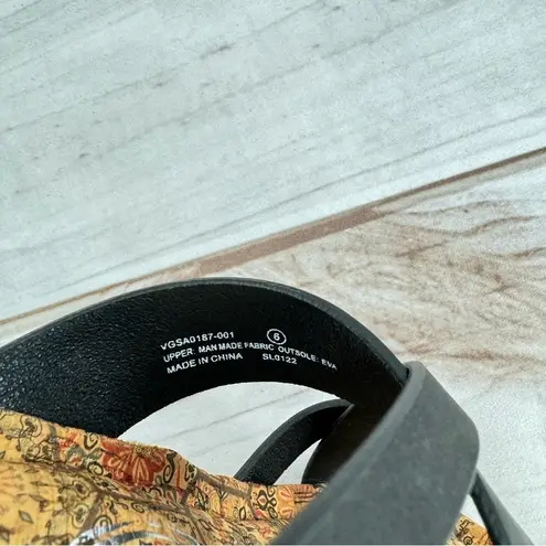 Very G Black Metallic Crisscross Strappy Sandals Contoured Footbed NEW