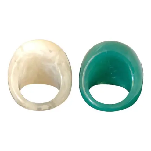 2 NIP Trendy Acrylic Fashion Big Rings In Ivory And Green Size 7
