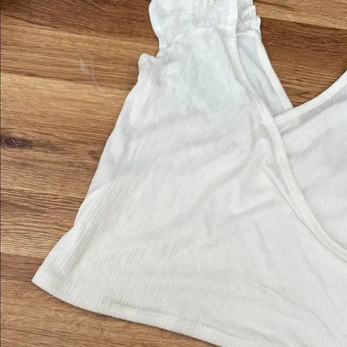 Billabong  white / Cream ribbed cris-cross crop tank with Ruffled Sleeves medium