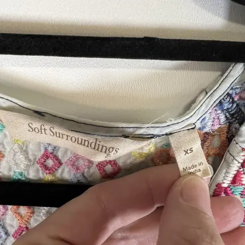 Soft Surroundings EMBROIDERED Mixteca TUNIC Top Size XS TENCEL Chambray V-NECK