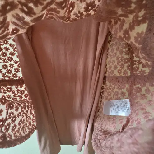 LOGO By Lori Goldstein LOGO Lori Goldstein Coral Pink Embroidered Peplum Top Tank Set Large