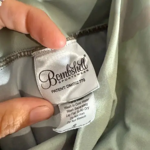 Bombshell sportswear Camouflage and Black Leggings thigh high pockets small EUC