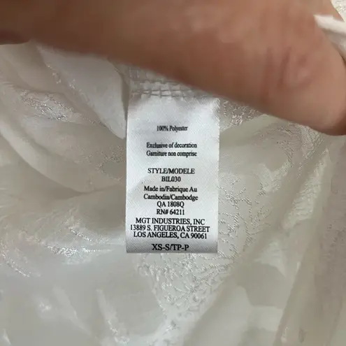 In Bloom Sheer White with Floral Texture and Lace Trim Kimono Robe Size XS - S - Image 10