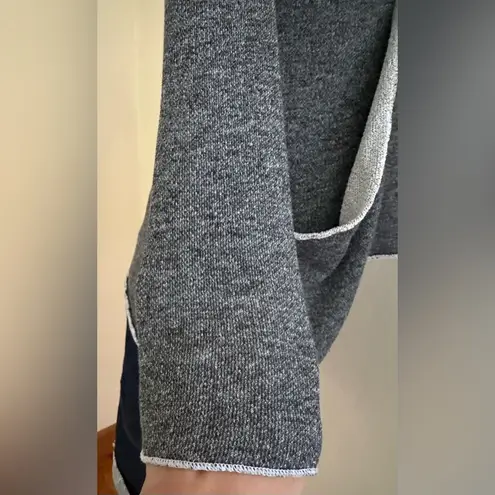 KIM & CAMI Gray Shark Bite Asymmetrical Hem kangaroo pocket..Sweatshirt Sz S