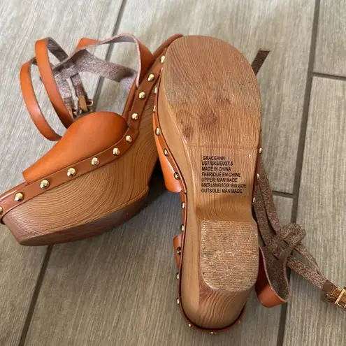 ShoeDazzleâGraceann Studded Platform Sandals 7 Tan Brown Block Heelâ