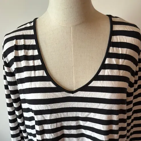 Liz Lange for Target Black and White Fitted Long Sleeve Tee Size undefined