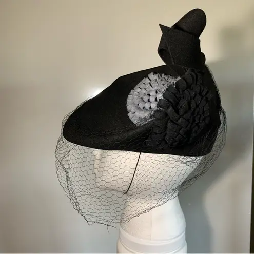 Vintage Janyth Roy Jr New York Merrimac Hand Blocked Hat With Veil Bow & Flowers Black