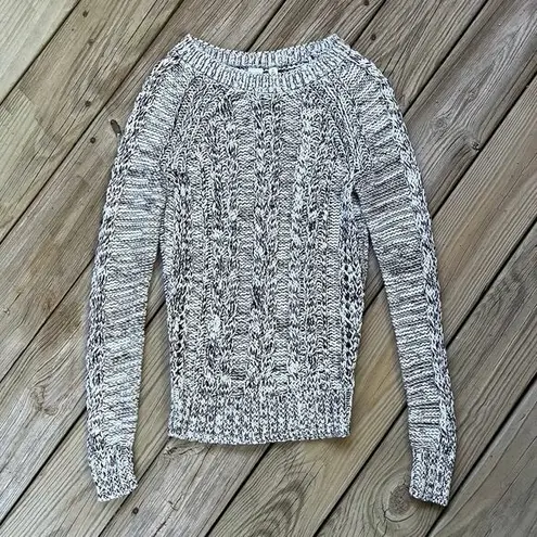 Gap  Long Sleeved Raglan Cable Knit Sweater in Navy Marled Size XS. d