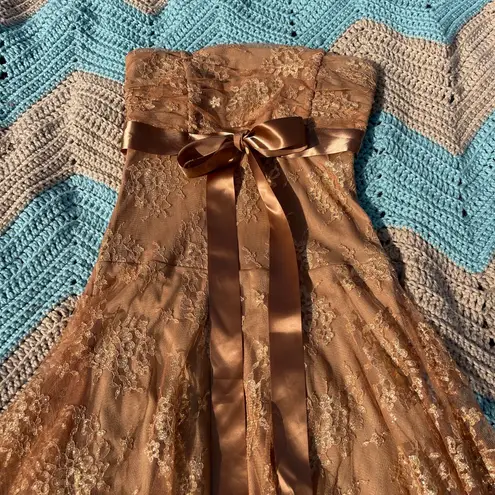 Yves vintage golden coppery strapless lace dress w/handkerchief hem. Size M. Gold Size M
