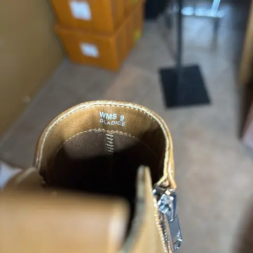 NWOT DV Dolce Vita Gladice Wedge Bootie Tan Size 9