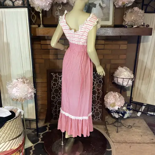 VINTAGE 1970'S FEINER FASHIONS RED & WHITE GINGHAM & EYELET COTTON DRESS (10)