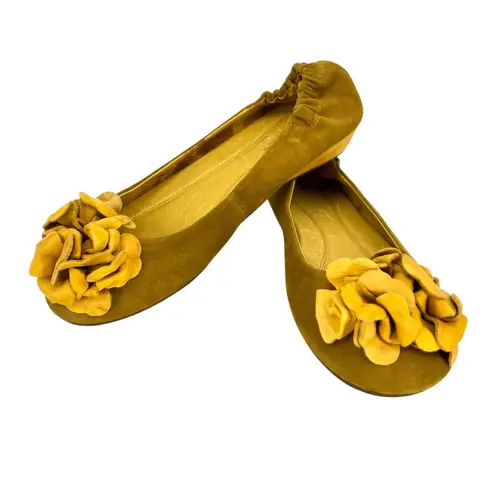 Chocolat Blu Vivian Yellow Suede Ballet Flats Floral Accent Size 8.5