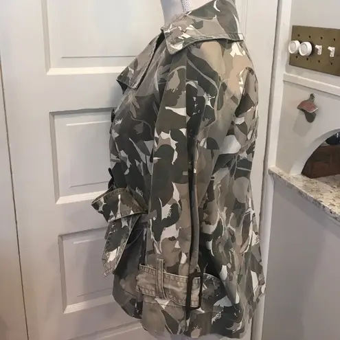 BCBG MAXAZRIA SHORT CAMO TRENCH