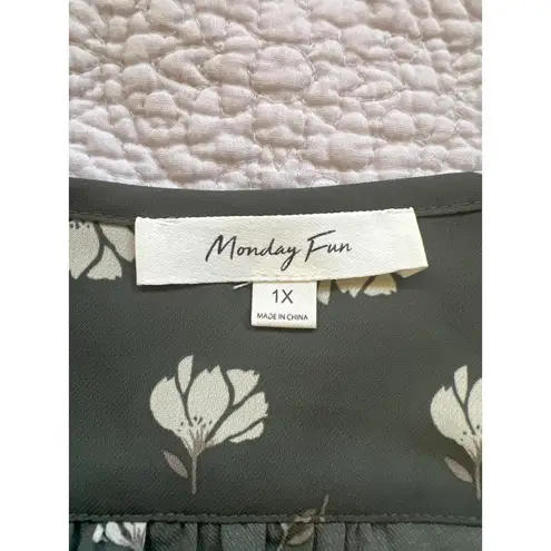 Monday Fun Women's Floral Print Blouse, Size 1X Green