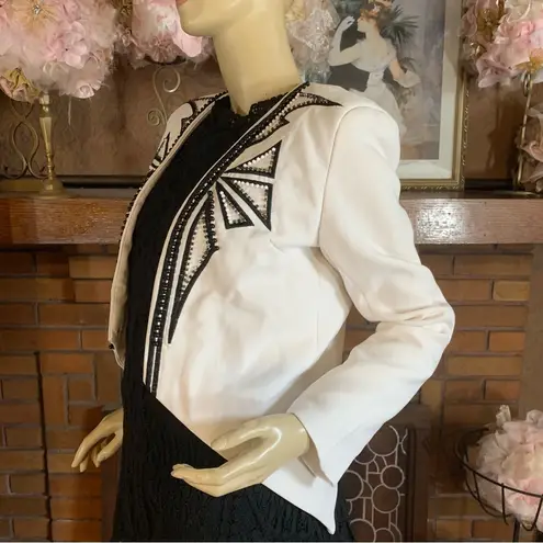 Muses By Shop OFF WHTIE WITH BLACK AND SILVER BEADING CROPPED BLAZER (M)