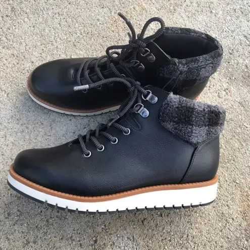 White Mountain NWOT Clifton Hiker Boot