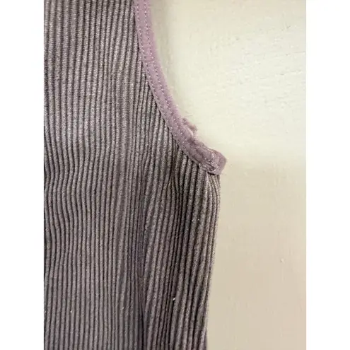 Yelete Women's Gray Ribbed V-Neck Tank Top