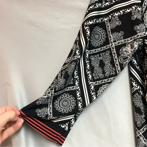 Blooming rose woman, 1X dress, white black and dark coral bottom