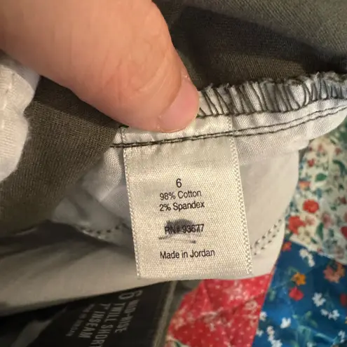 Ana A New Approach A New Approach Size 6 Green Shorts