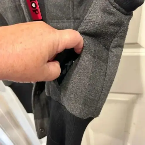 Coffeeshop Hooded Cropped Plaid Puffer Vest Juniors‎ size Large NWT Black