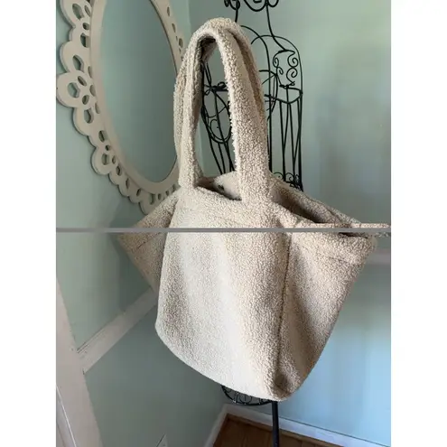 POOLSIDE THE SLOUCHY TEDDY TOTE Cream HTF Sherpa Large Purse