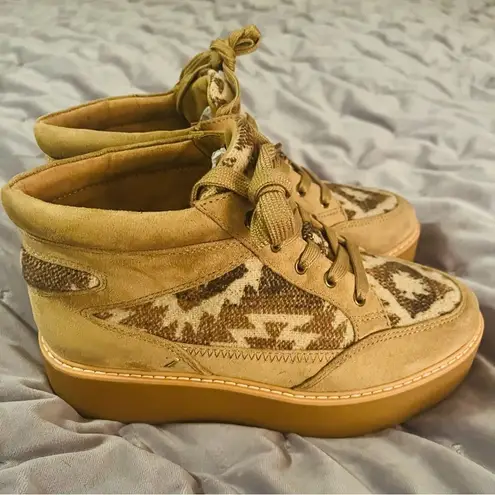 Zodiac  Siona Faux Suede Platform Booties Southwestern Print Elmwood Tan 7.5 NEW