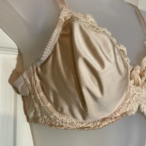 Wacoal Vintage 1990s Beige Underwire Bra Lace Trim 36D